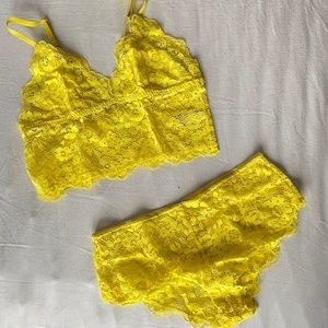 Gap Yellow Lace Bralette and Cheeky Set